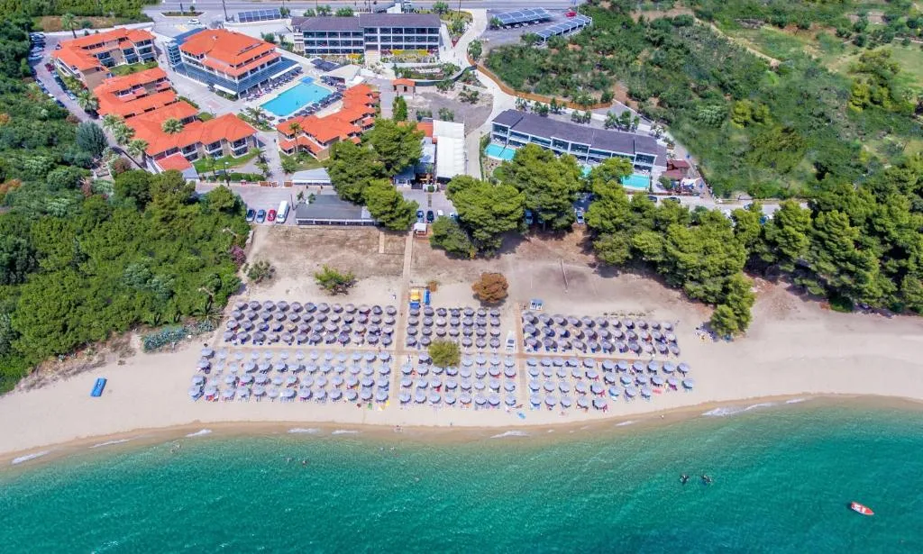 Lagomandra Beach & Suites